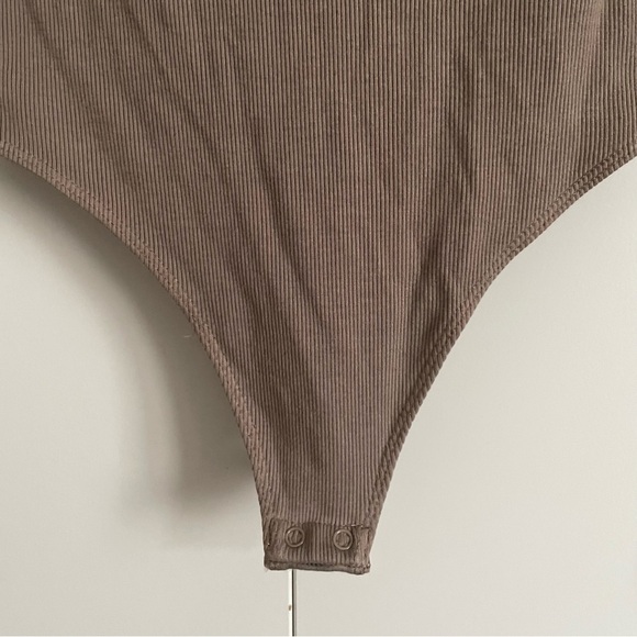 Aritzia Wilfred Notch Neck Body Suit - Picture 5 of 5